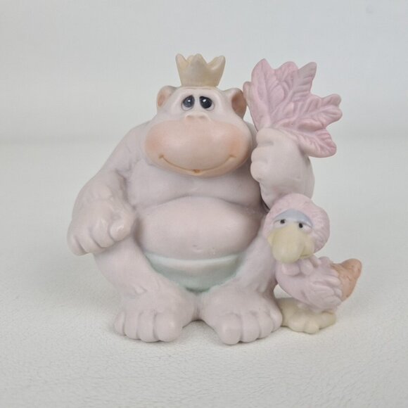 Precious Moments 521043 To My Favorite Fan Porcelain King Porcelain Figurine - Picture 1 of 5